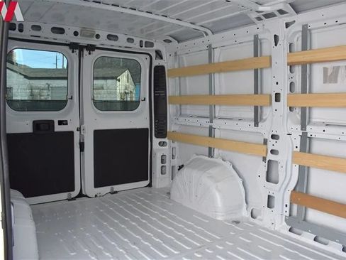 Used 2025 RAM ProMaster 2500 w/ U-Haul Equipment Group FWD image 29