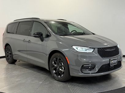 New 2025 Chrysler Pacifica Limited