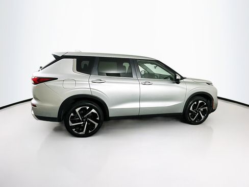 Used 2024 Mitsubishi Outlander SE image 10
