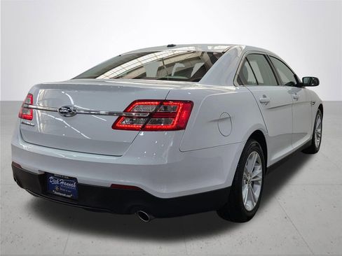 Used 2015 Ford Taurus SE image 10