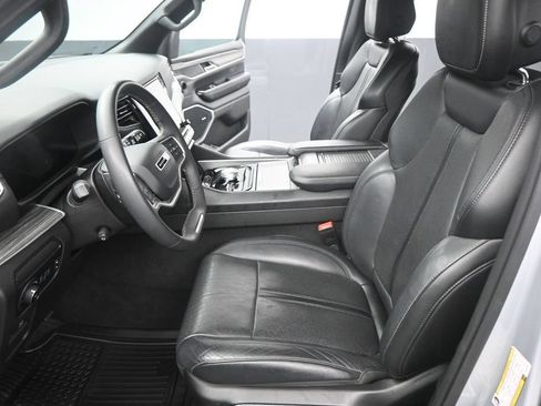 Used 2024 Jeep Wagoneer L Series II w/ Flexible Seating Group AWD/4WD image 9