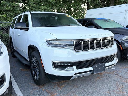 Used 2024 Jeep Wagoneer L Series II w/ Flexible Seating Group AWD/4WD image 3