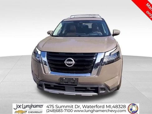 Used 2024 Nissan Pathfinder Platinum w/ Cargo Package AWD/4WD image 3