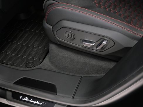 Used 2024 Lamborghini Urus S AWD/4WD image 33
