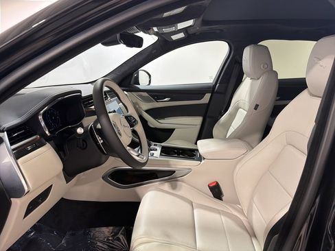 New 2026 Jaguar F-PACE R-Dynamic S image 11