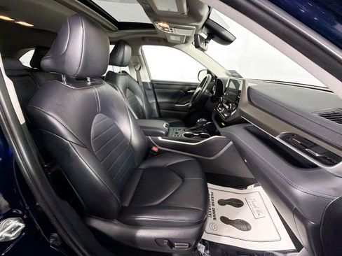 Used 2023 Toyota Highlander XLE image 29