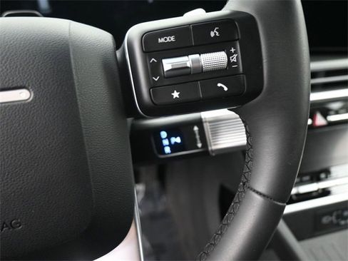 Certified 2025 Hyundai Santa Fe XRT image 19