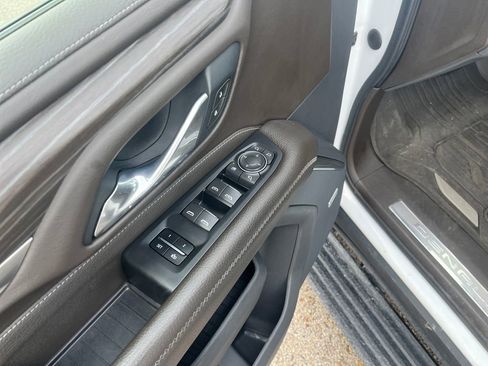 Used 2021 GMC Yukon XL Denali w/ Denali Premium Package image 13