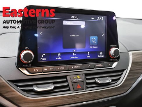 Used 2025 Nissan Altima 2.5 SV FWD image 19