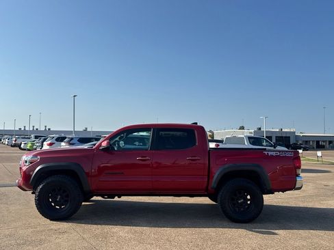 Used 2017 Toyota Tacoma TRD Off-Road w/ Tow Package (A/T) AWD/4WD image 11