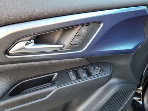 New 2024 Chevrolet Equinox EV LT image 21