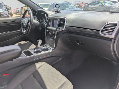 Used 2021 Jeep Grand Cherokee Laredo AWD/4WD image 32
