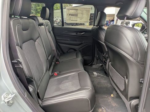 New 2025 Jeep Grand Cherokee Altitude image 29