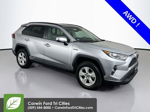 Used 2021 Toyota RAV4 XLE image 1