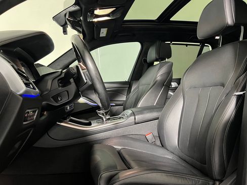 Used 2021 BMW X5 M50i w/ Executive Package image 5