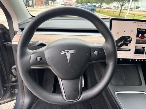 Used 2022 Tesla Model Y Performance AWD/4WD image 16