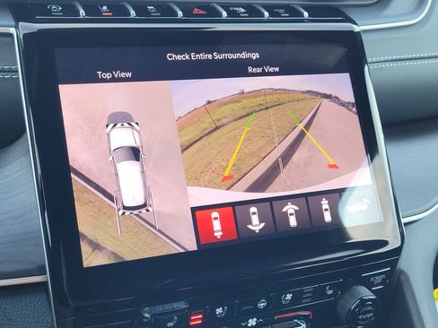 New 2025 Jeep Grand Cherokee Limited w/ Luxury Tech Group II image 19