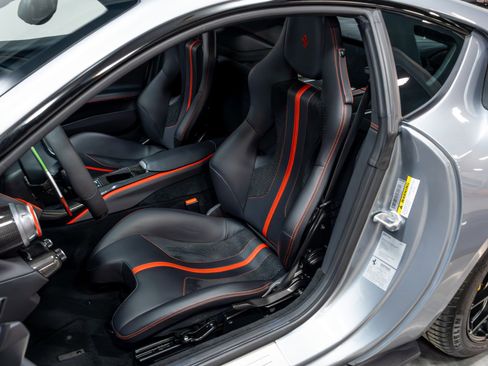 Used 2018 Ferrari 812 Superfast RWD image 7