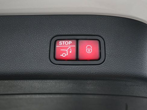 Used 2018 Mercedes-Benz GLS 550 4MATIC image 33