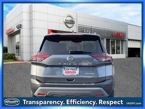 Certified 2022 Nissan Rogue SV w/ SV Premium Package image 7