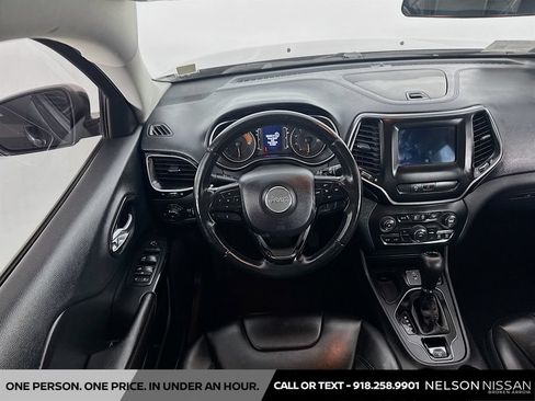 Used 2019 Jeep Cherokee Latitude Plus FWD image 20