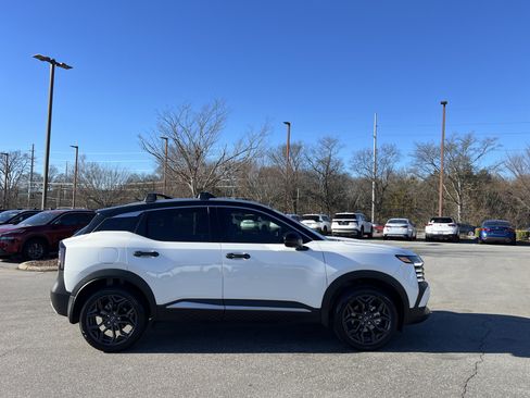 Certified 2025 Nissan Kicks SR w/ SR Premium Package image 4