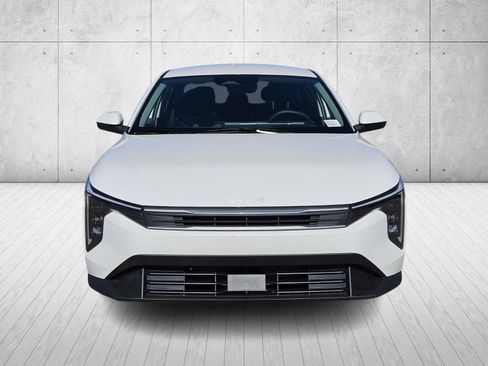 New 2025 Kia K4 LXS image 2