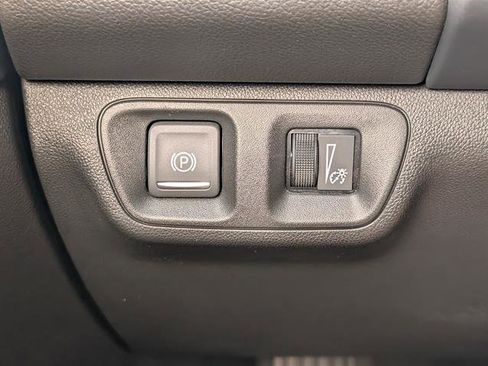 Used 2023 GMC Acadia SLT image 17