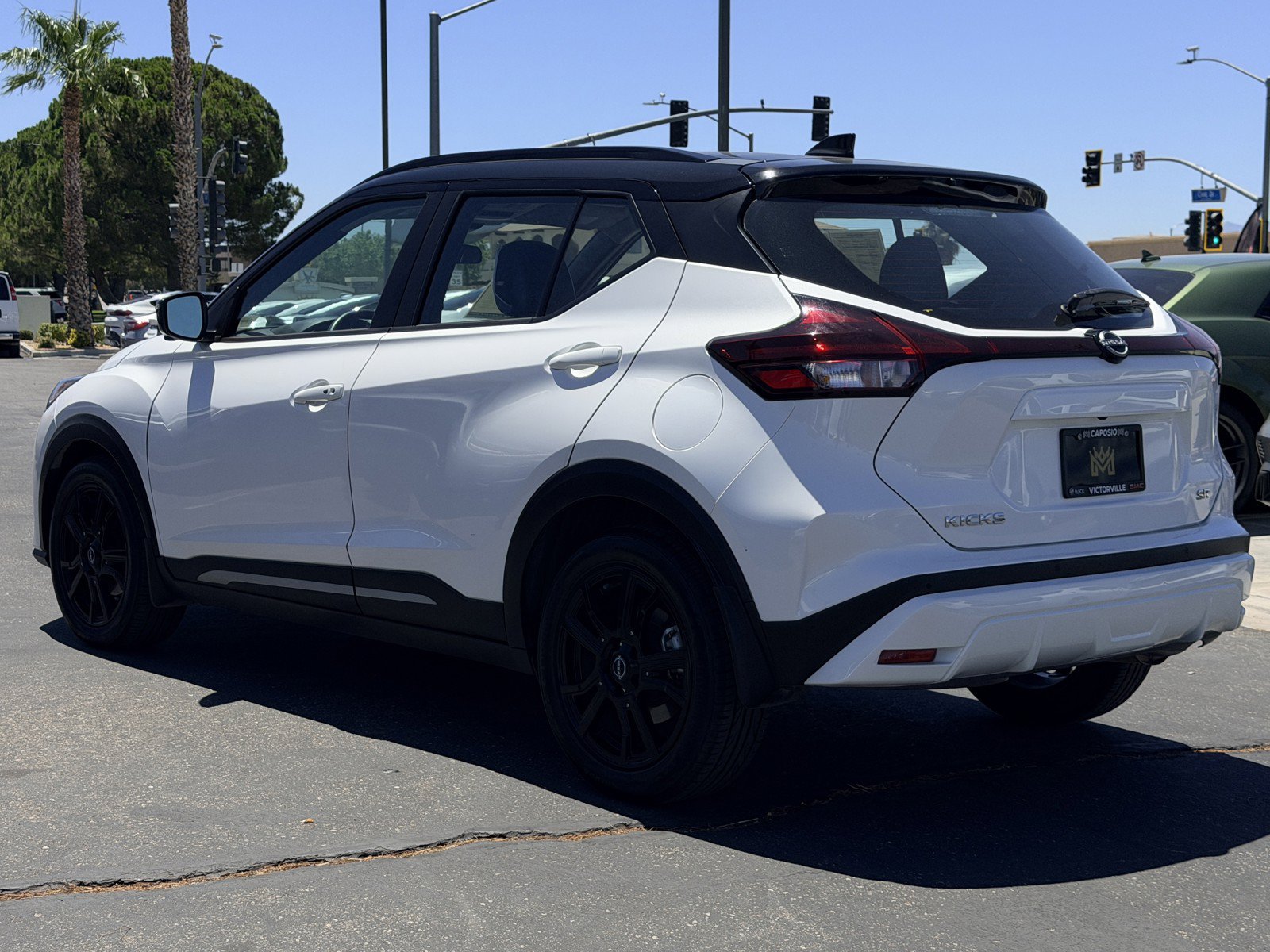 Used 2023 Nissan Kicks SR w/ SR Premium Package FWD image 4