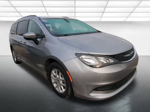 Used 2021 Chrysler Voyager Lxi image 1