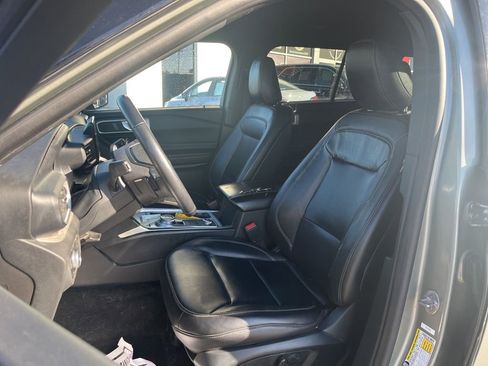 Used 2020 Ford Explorer XLT w/ Equipment Group 202A image 21