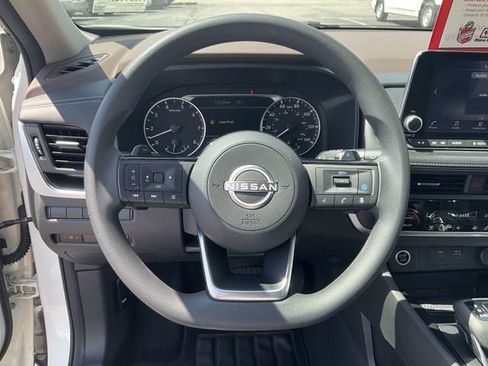 Used 2023 Nissan Rogue SV AWD/4WD image 18