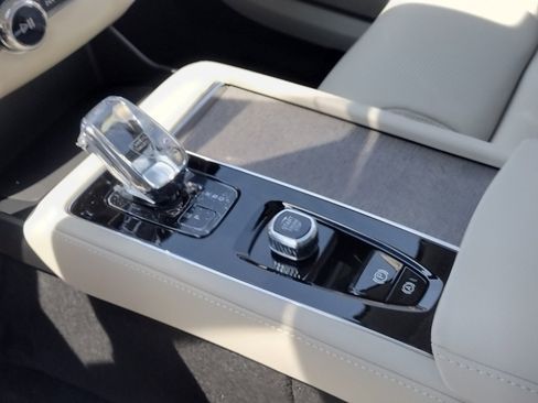 New 2026 Volvo XC90 B5 Ultra w/ Protection Package image 19