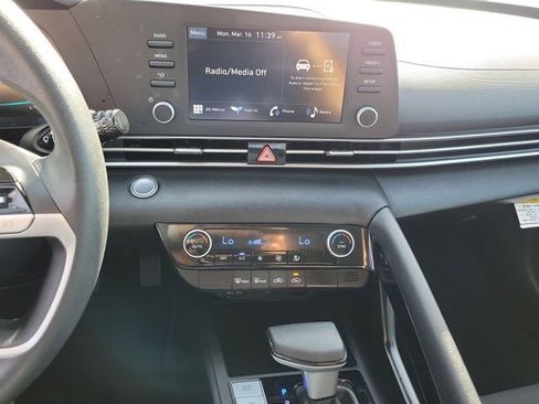 Certified 2025 Hyundai Elantra Hybrid FWD image 13