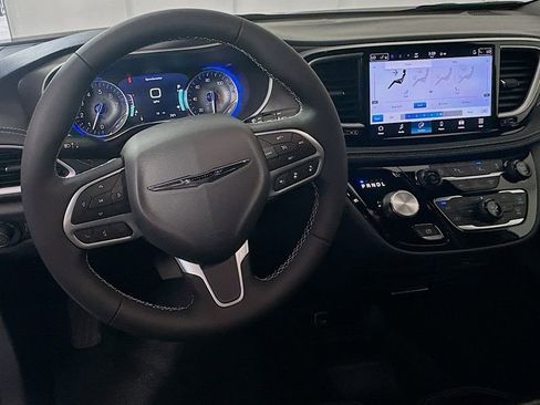 New 2026 Chrysler Pacifica Select image 13