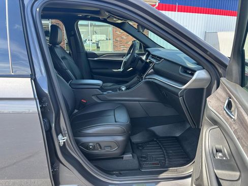 Used 2024 Jeep Grand Cherokee Limited w/ Luxury Tech Group II image 14