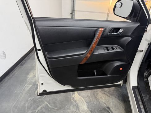 Used 2013 Toyota Highlander Limited AWD/4WD image 9
