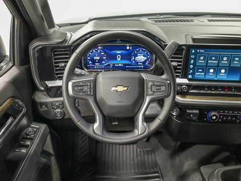 Used 2025 Chevrolet Silverado 1500 LT AWD/4WD image 17