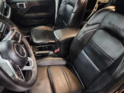 Used 2019 Jeep Wrangler Unlimited Sahara AWD/4WD image 24