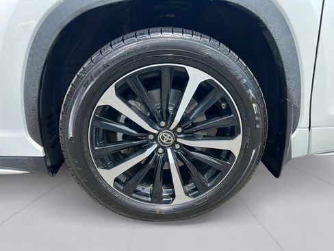 Used 2022 Toyota Highlander XSE AWD/4WD image 9