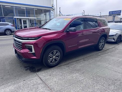 New 2025 Chevrolet Traverse LT image 2