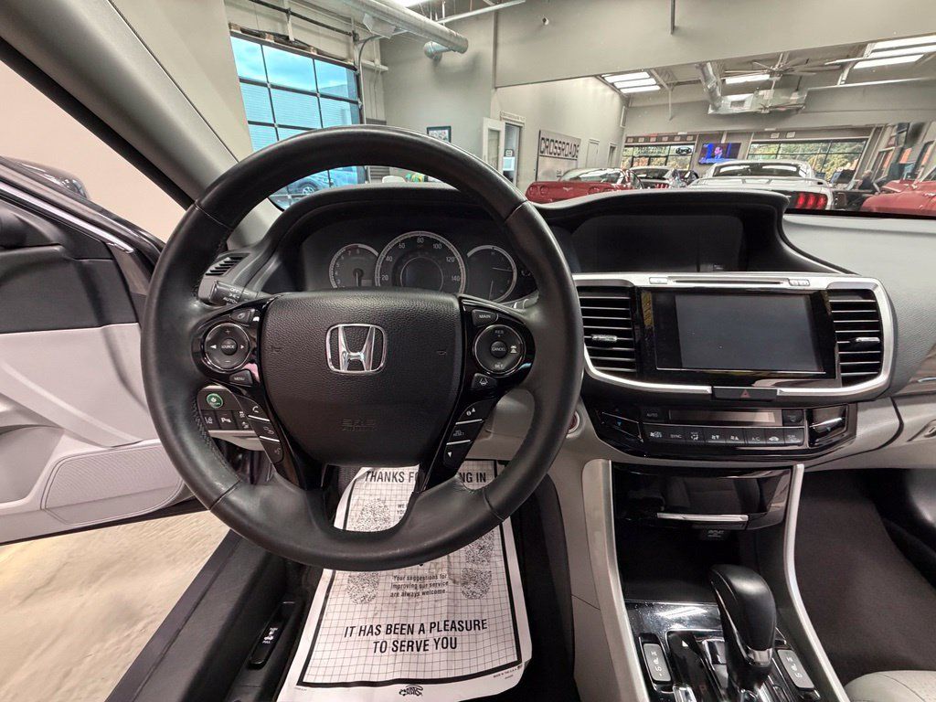 Used 2017 Honda Accord Touring image 11