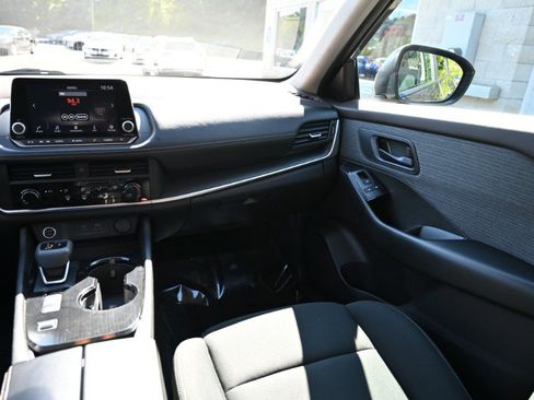 Used 2023 Nissan Rogue S FWD image 12