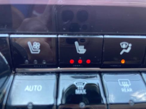 Used 2024 Chevrolet Colorado ZR2 w/ ZR2 Convenience Package III AWD/4WD image 28