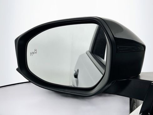 Used 2025 Toyota Prius LE image 16