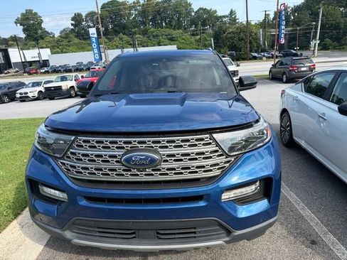 Used 2021 Ford Explorer Limited w/ Equipment Group 301A AWD/4WD image 2