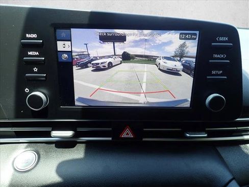 Used 2025 Hyundai Elantra Hybrid FWD image 15
