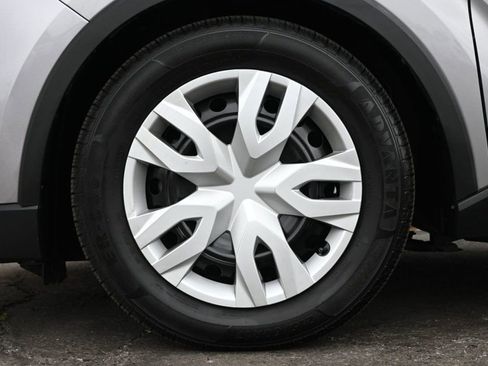Used 2019 Toyota C-HR LE FWD image 7