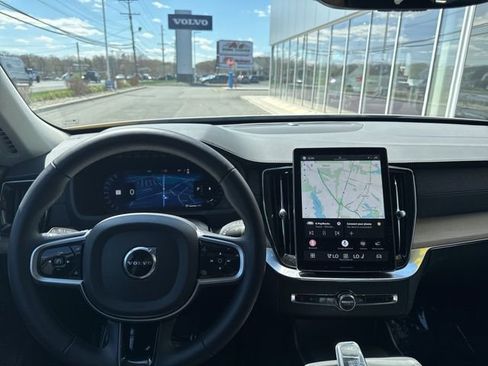 Used 2025 Volvo XC90 B6 Plus image 21