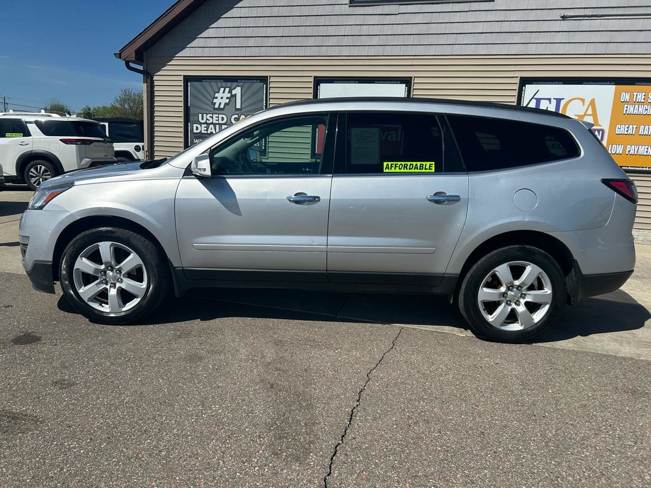 Used 2017 Chevrolet Traverse LT w/ Style and Technology Package FWD image 8